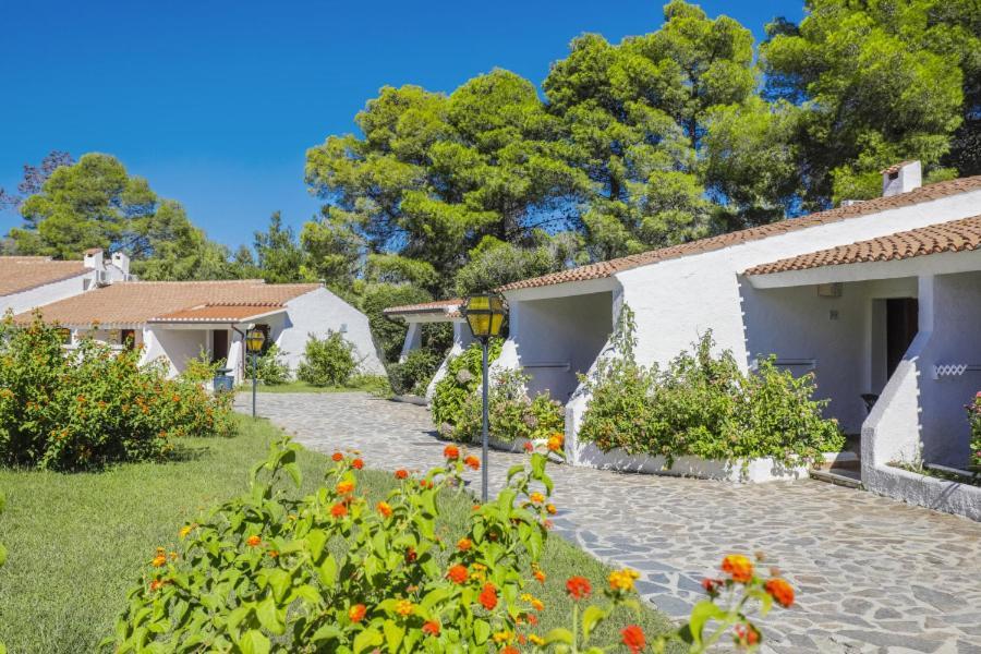 Nicolaus Club Li Cucutti Hotell Agrustos Exteriör bild