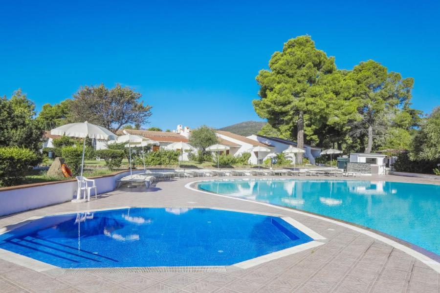 Nicolaus Club Li Cucutti Hotell Agrustos Exteriör bild